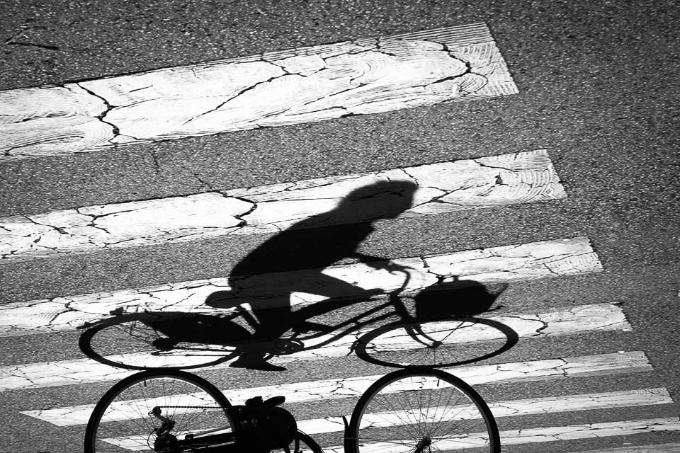 passage-pieton-ombre-cycliste-velo-credit-Regine-Heintz.jpg