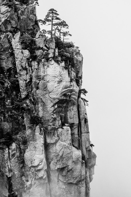 montagnes-jaunes-chine-huangshan-brume-noir-et-blanc-zen-4-credit-Regine-Heintz.jpg