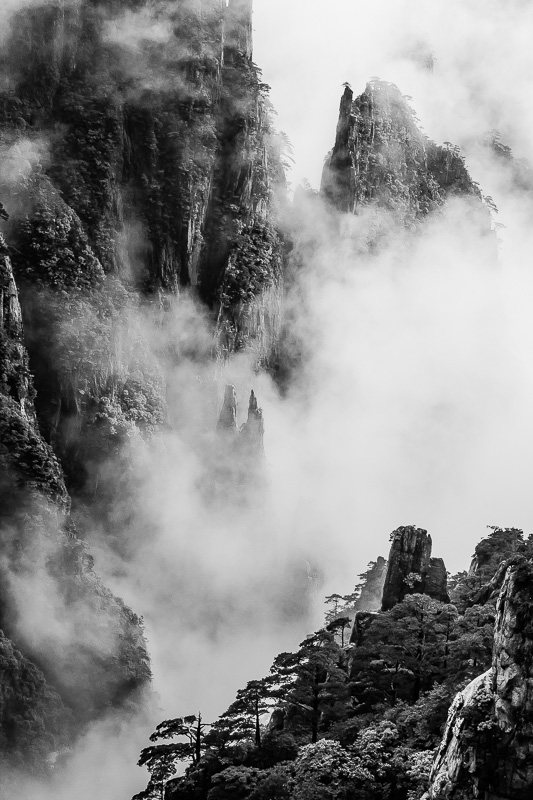 montagnes-jaunes-chine-huangshan-brume-nuages-credit-Regine-Heintz.jpg