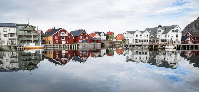 Iles-Lofoten-port-Henningsvaer-panoramique-Norvege.jpg
