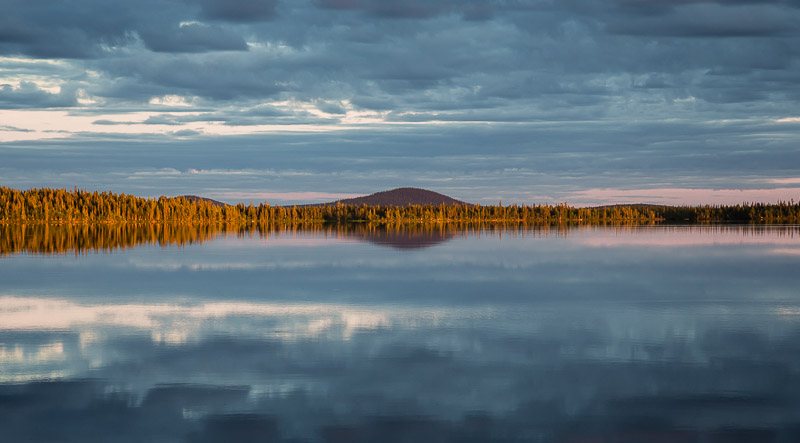 lac-reflet-nuages-panoramique-Suede.jpg