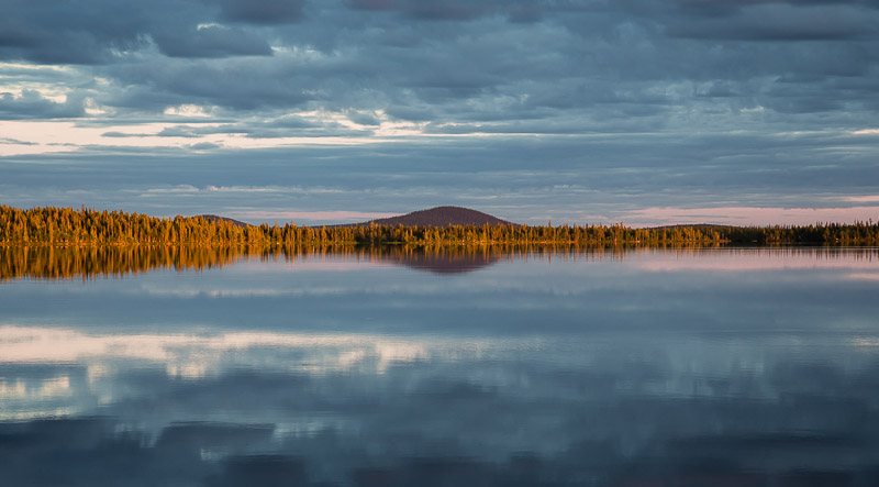 lac-reflet-nuages-panoramique-Suede.jpg