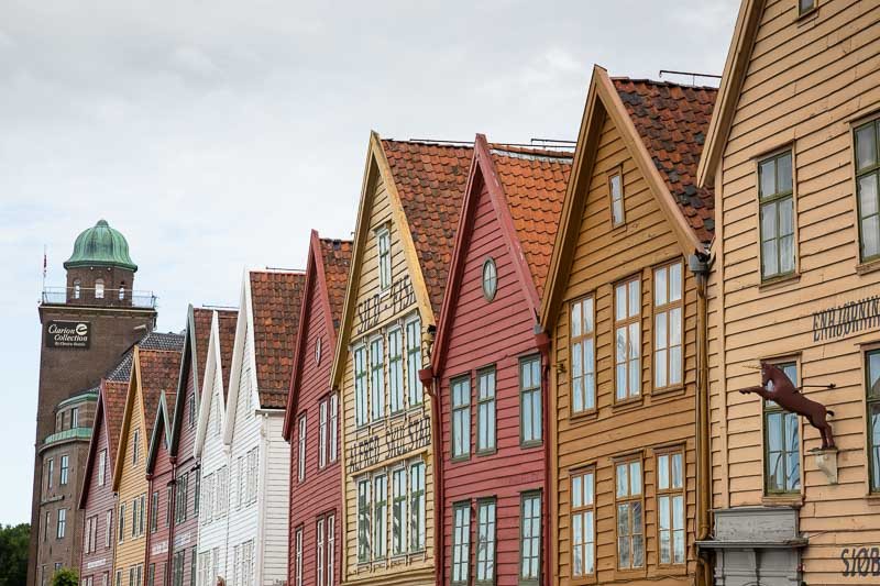 maisons-couleurs-Bergen-Norvege.jpg